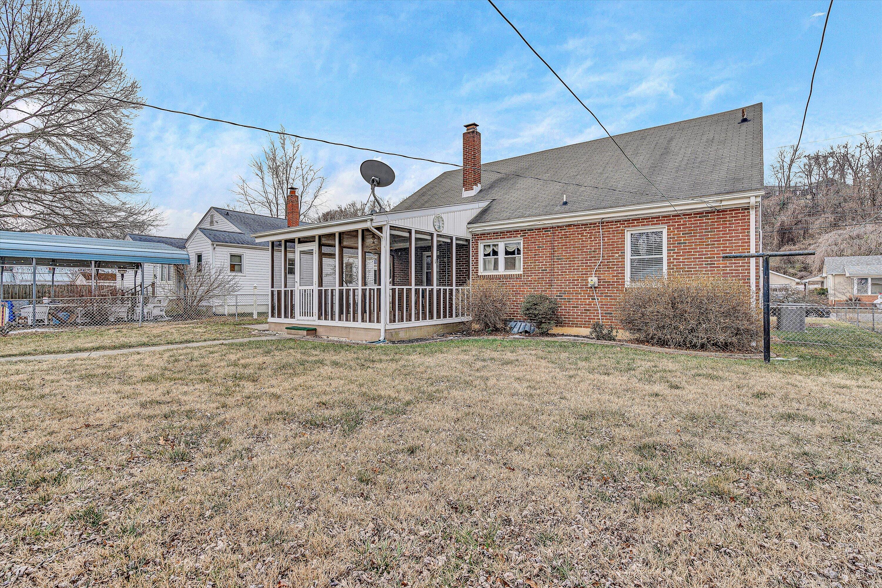 305 Bowman AVE