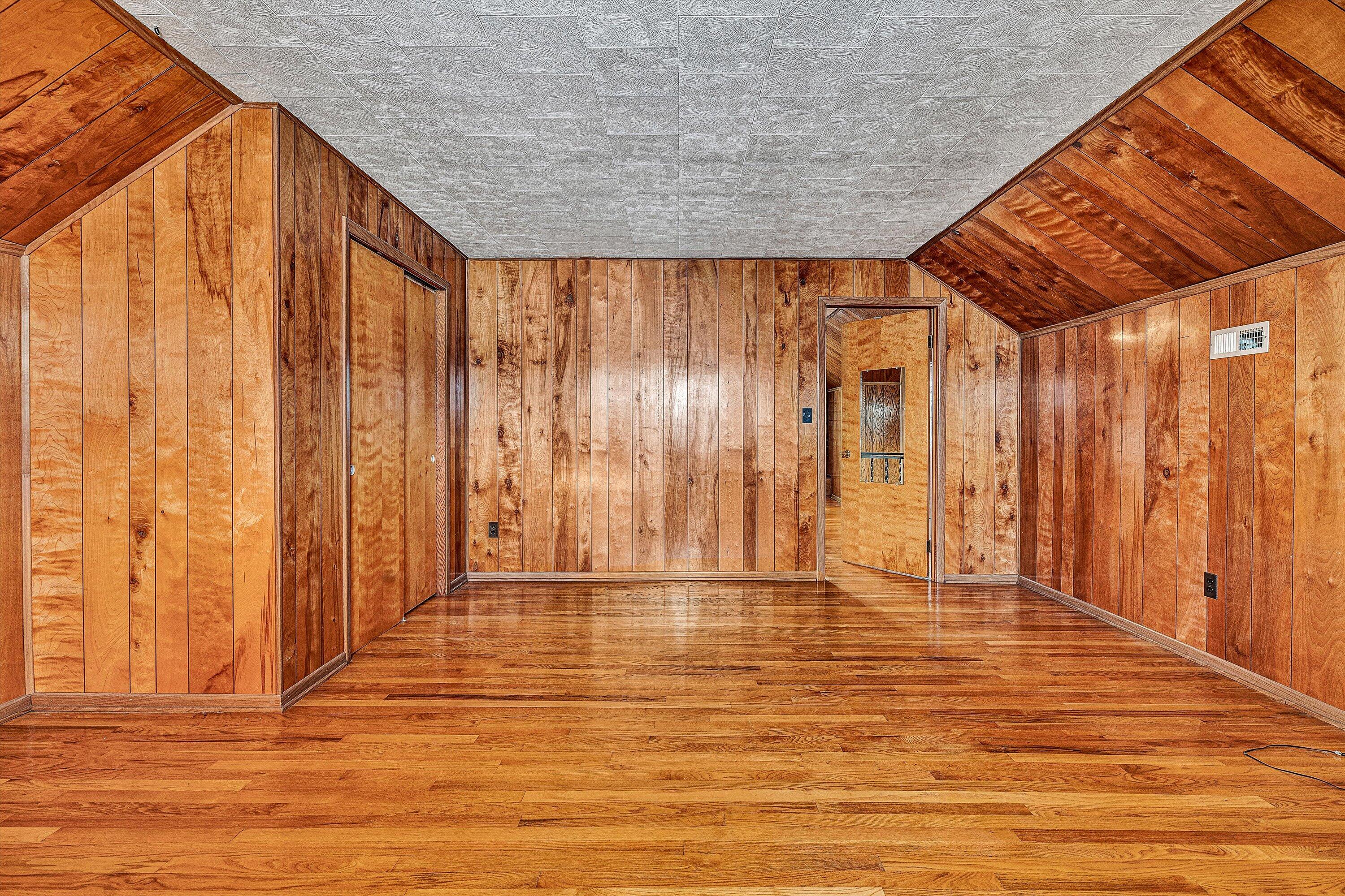 305 Bowman AVE
