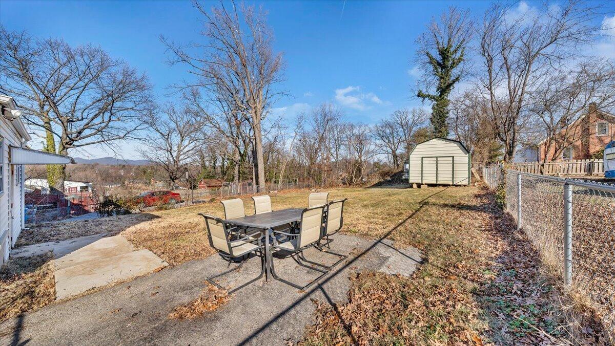 303 Deaner DR NW