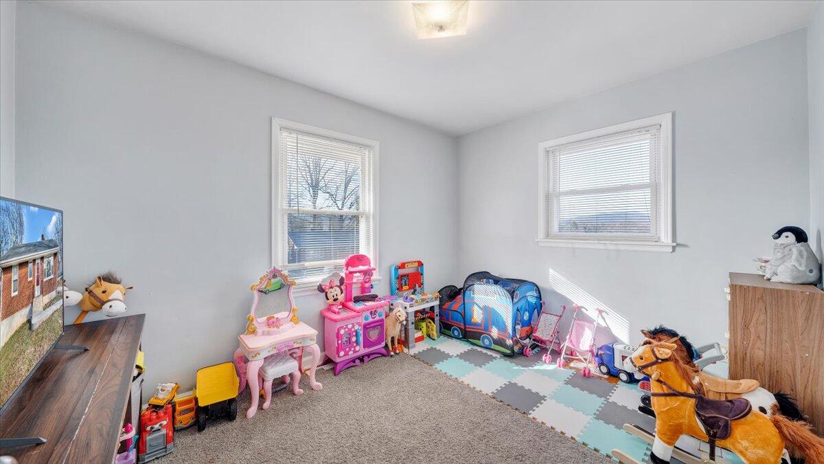 303 Deaner DR NW