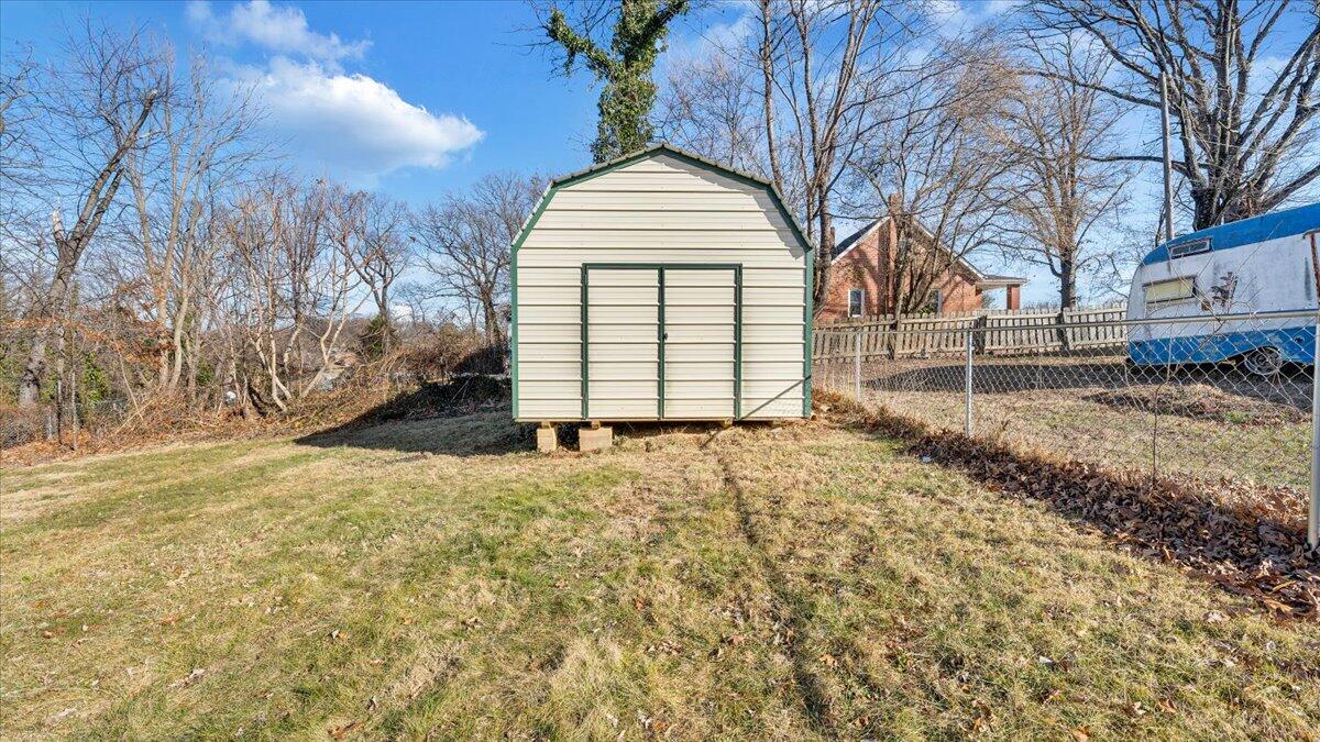 303 Deaner DR NW