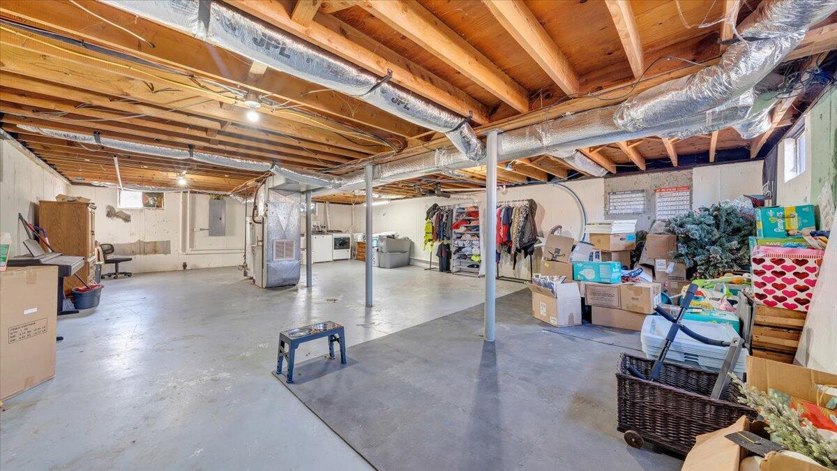 303 Deaner DR NW