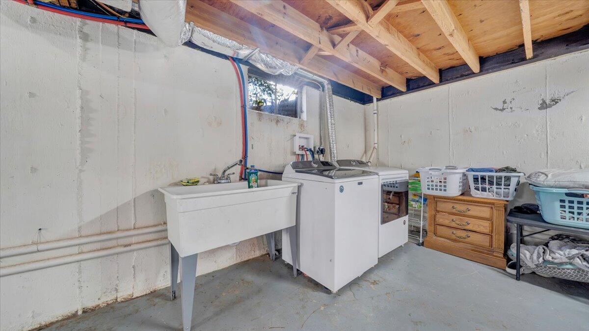303 Deaner DR NW