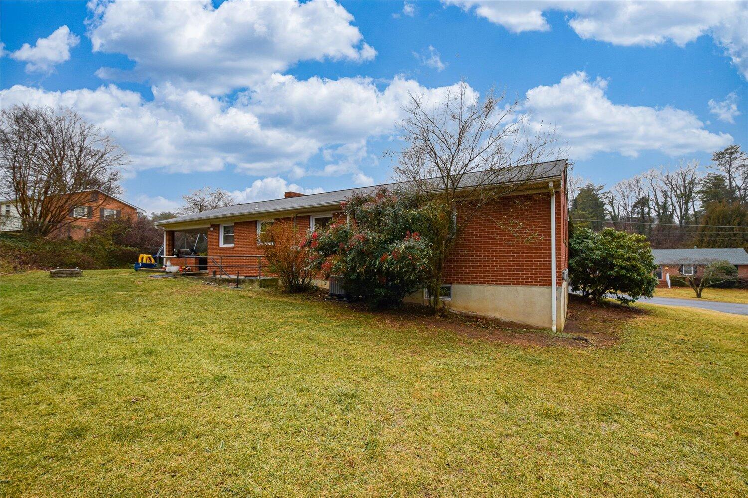 5118 Carriage DR