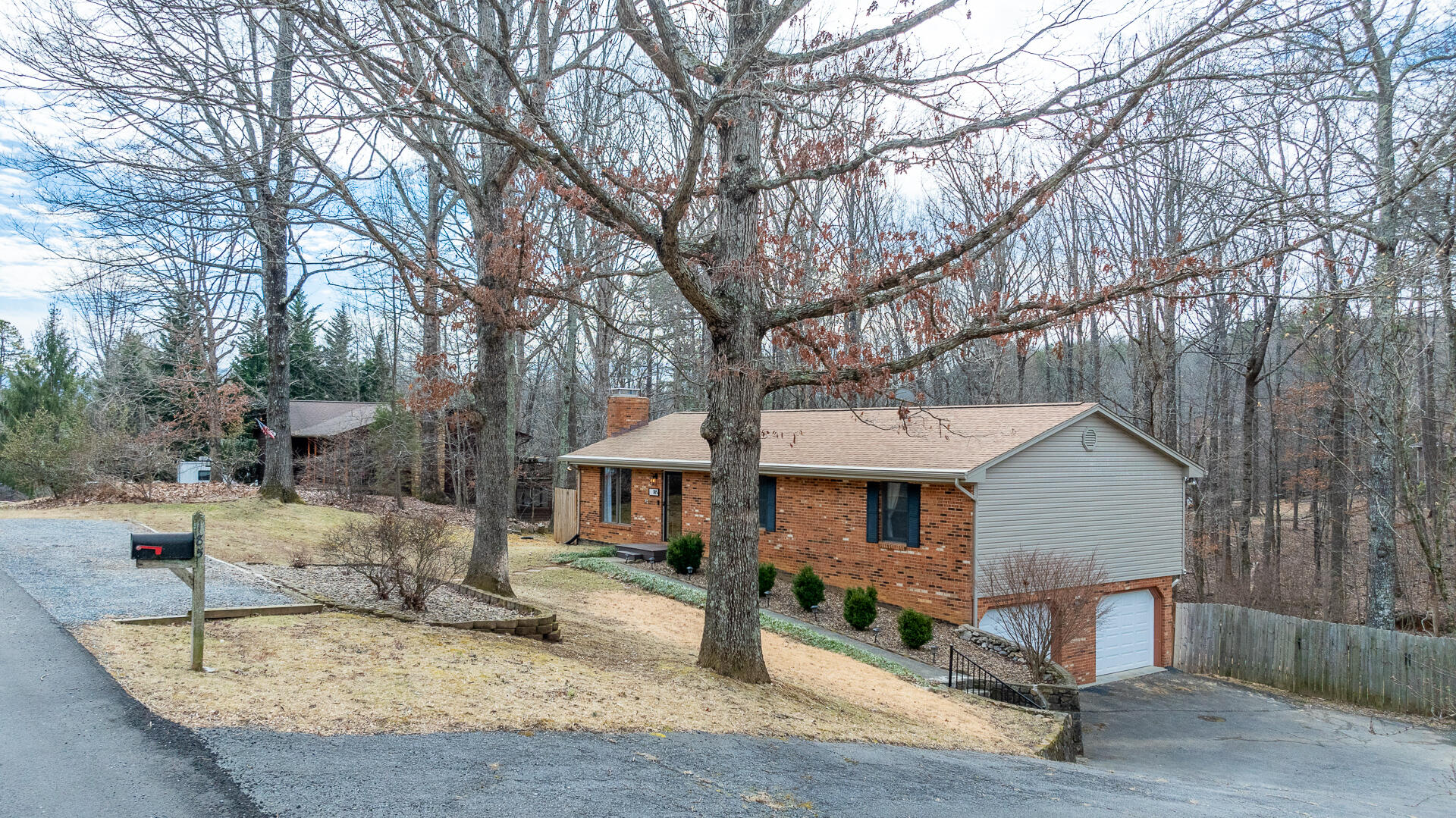 185 Parkview DR