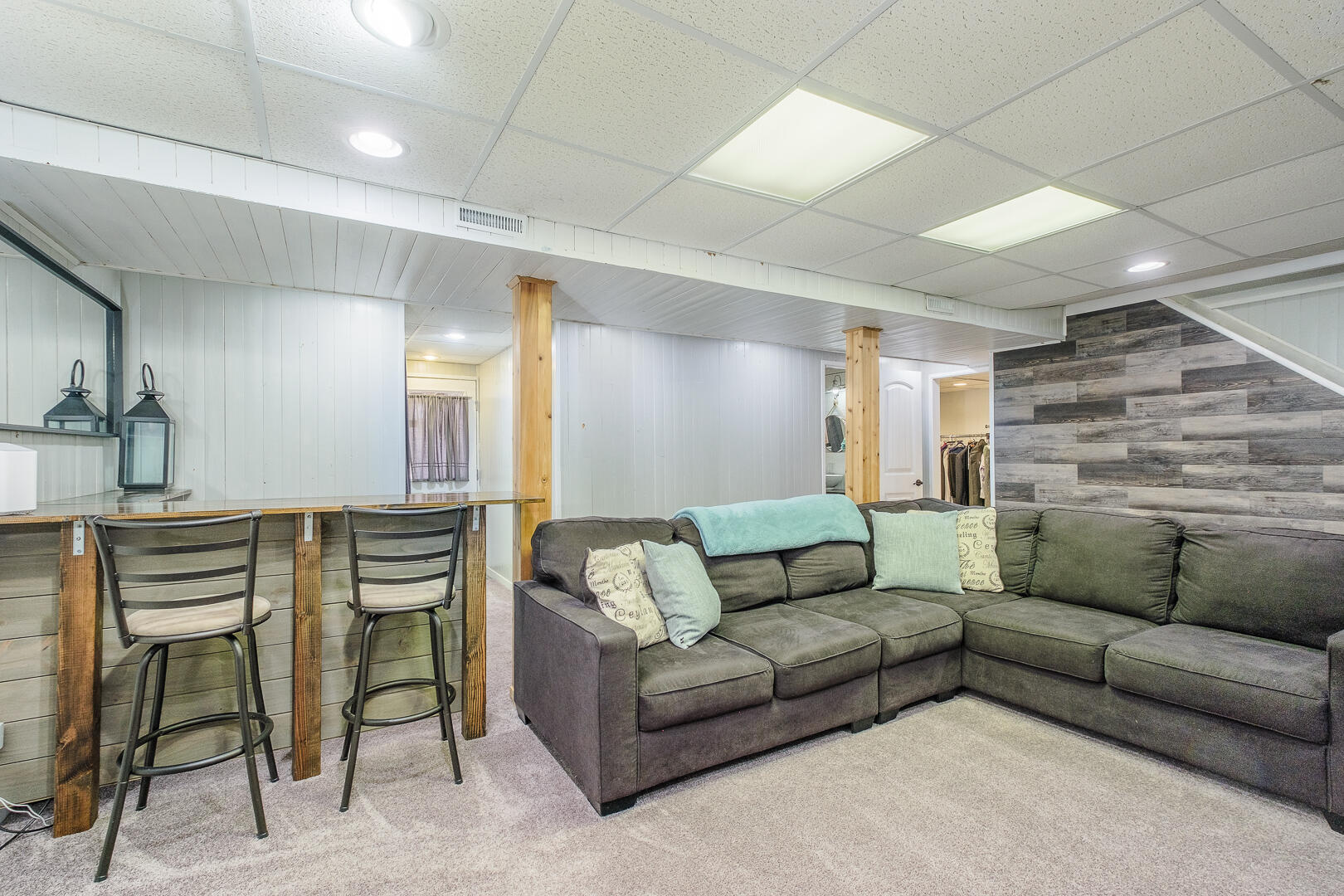 185 Parkview DR