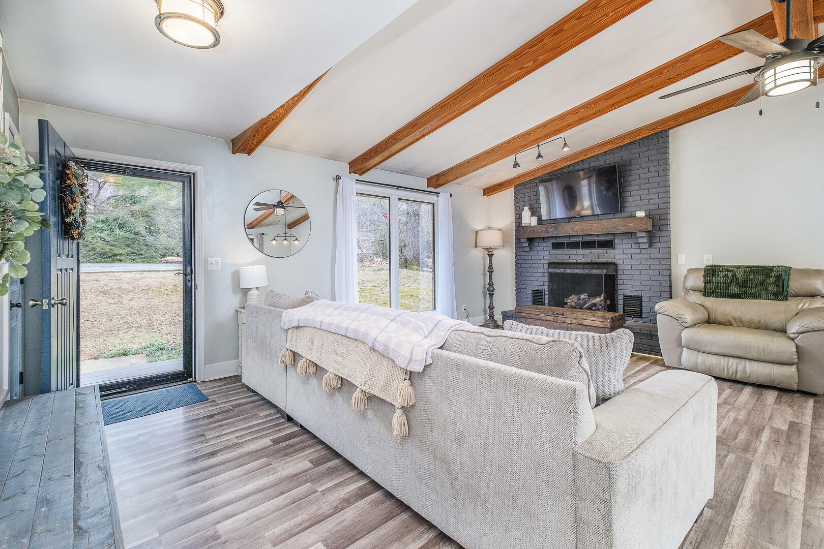 185 Parkview DR
