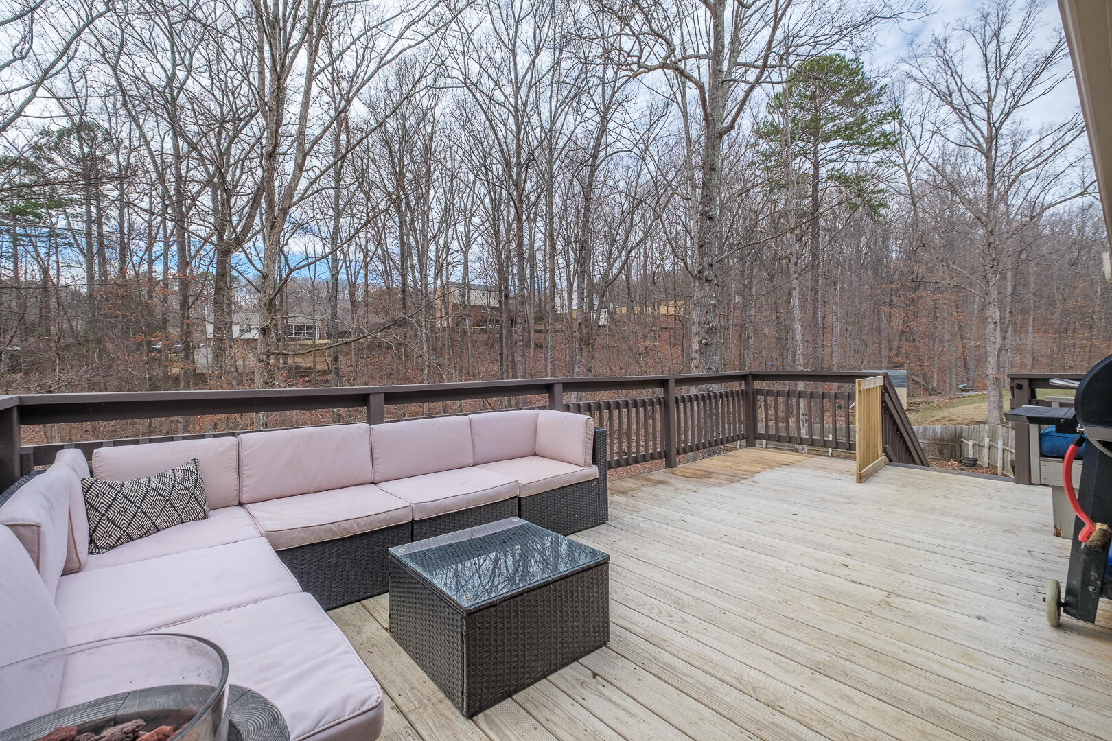 185 Parkview DR