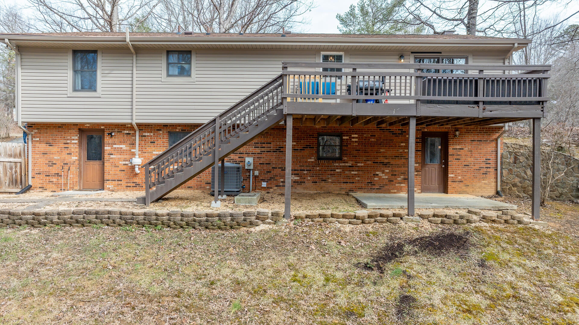 185 Parkview DR