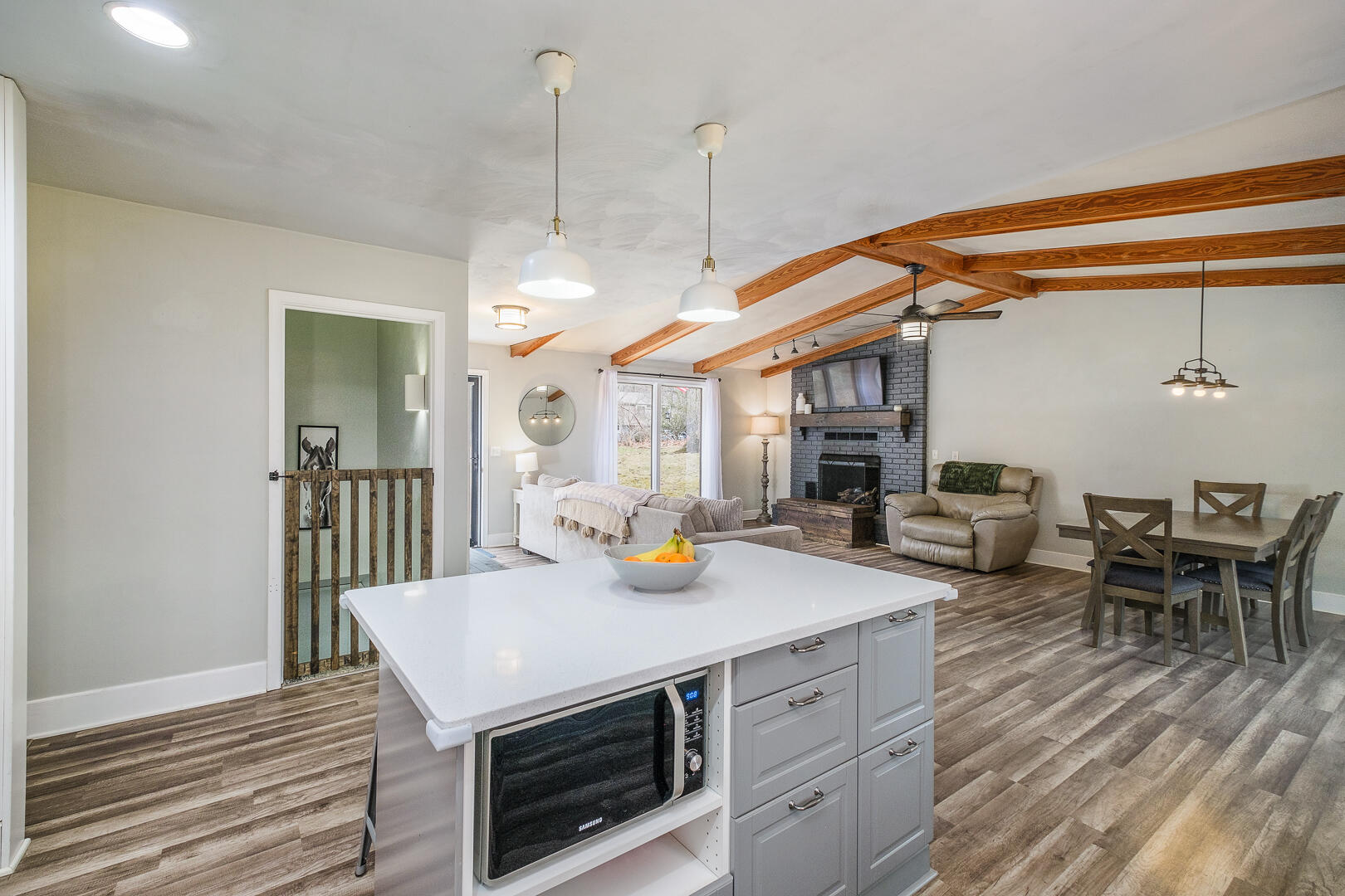 185 Parkview DR