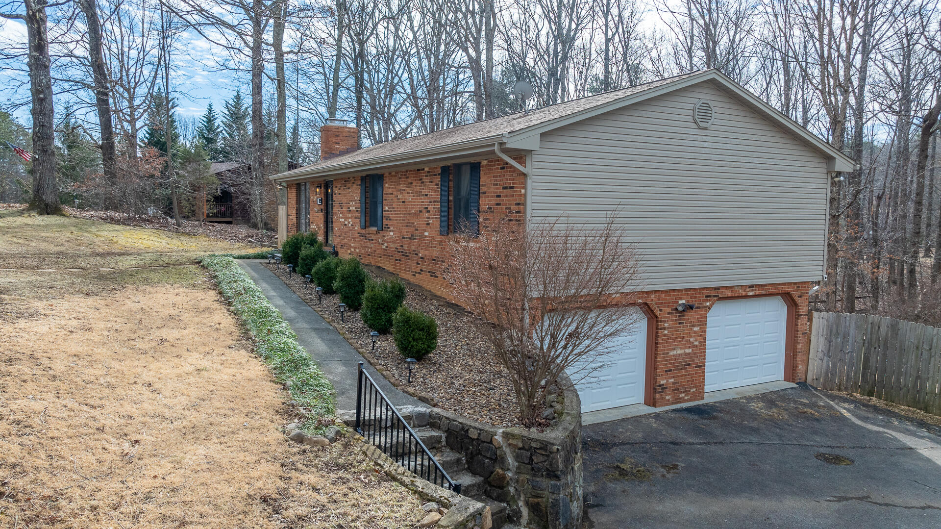 185 Parkview DR