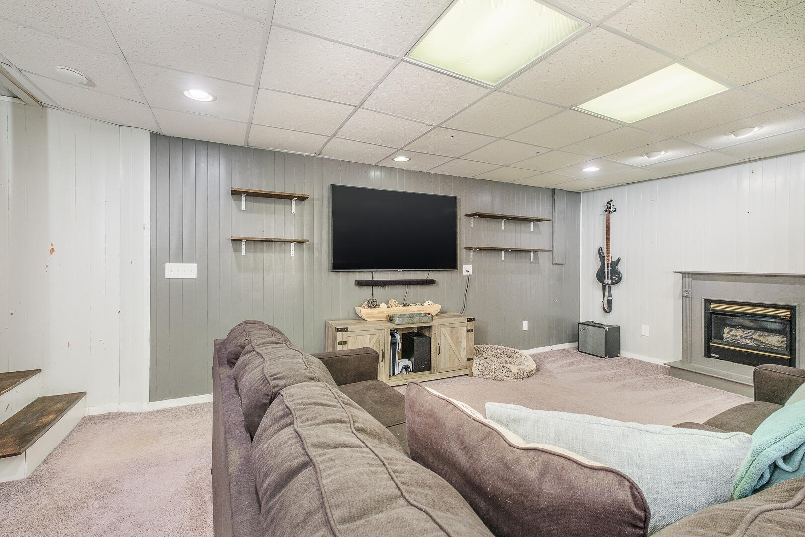 185 Parkview DR