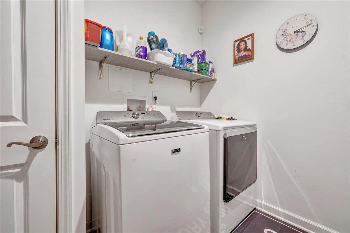 2149 Kings Walk DR NE