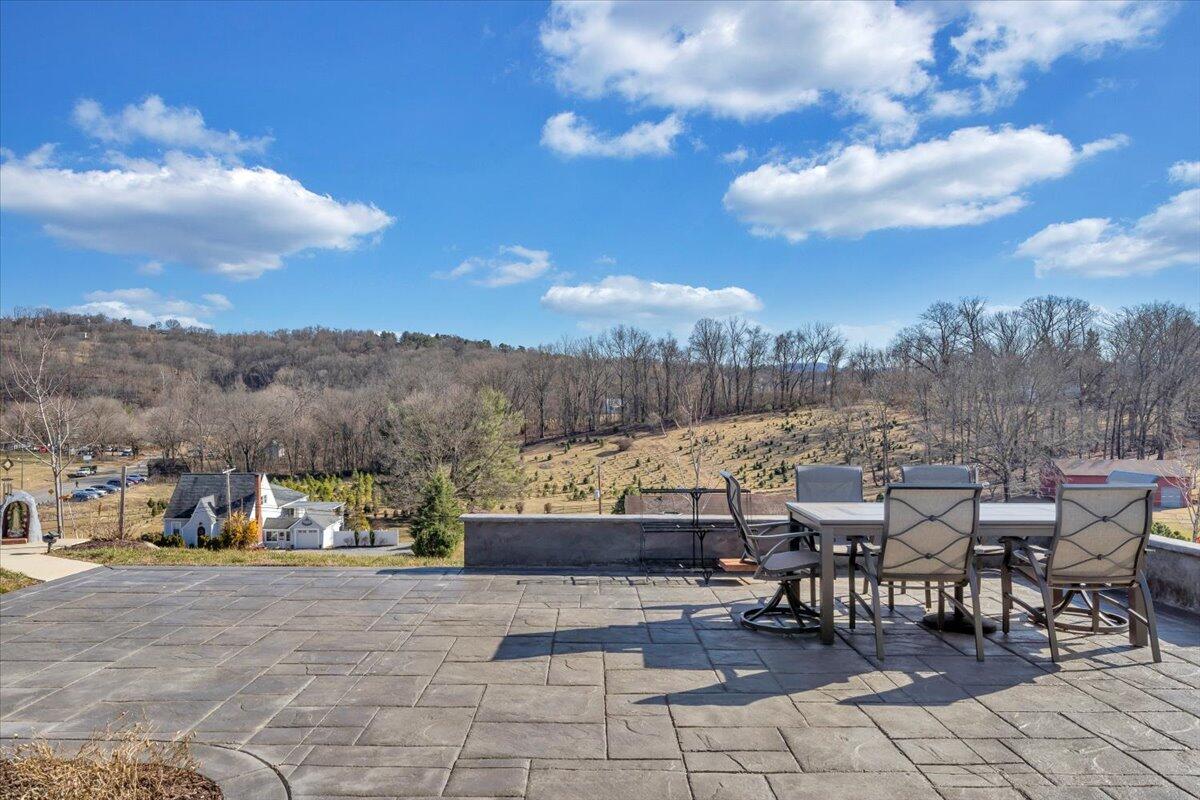 2149 Kings Walk DR NE