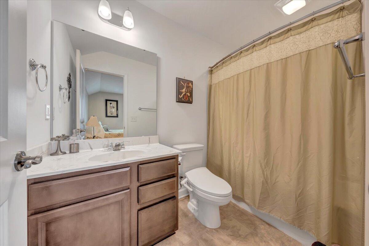 2149 Kings Walk DR NE