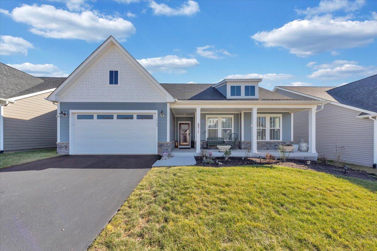2149 Kings Walk DR NE