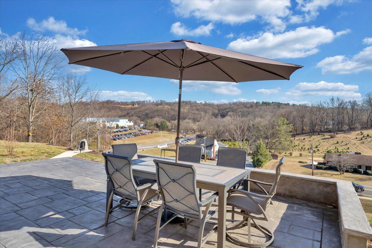 2149 Kings Walk DR NE
