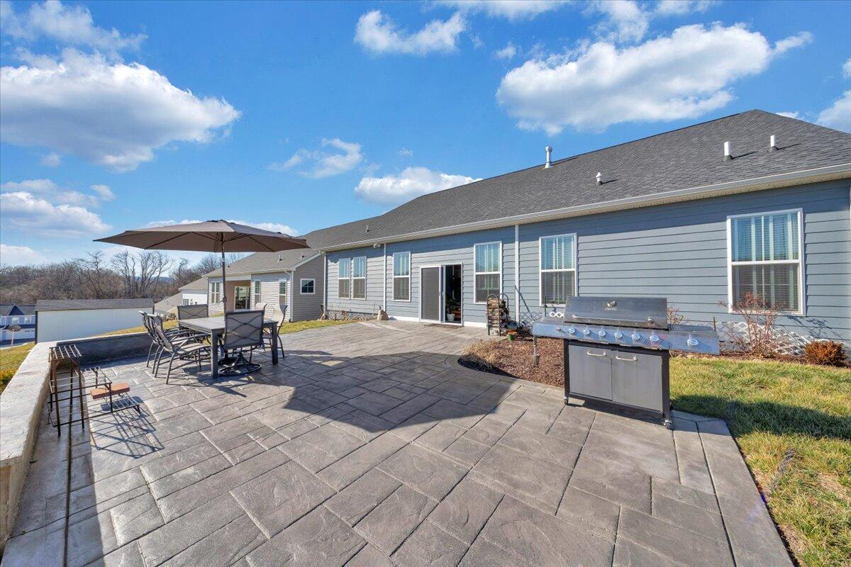 2149 Kings Walk DR NE