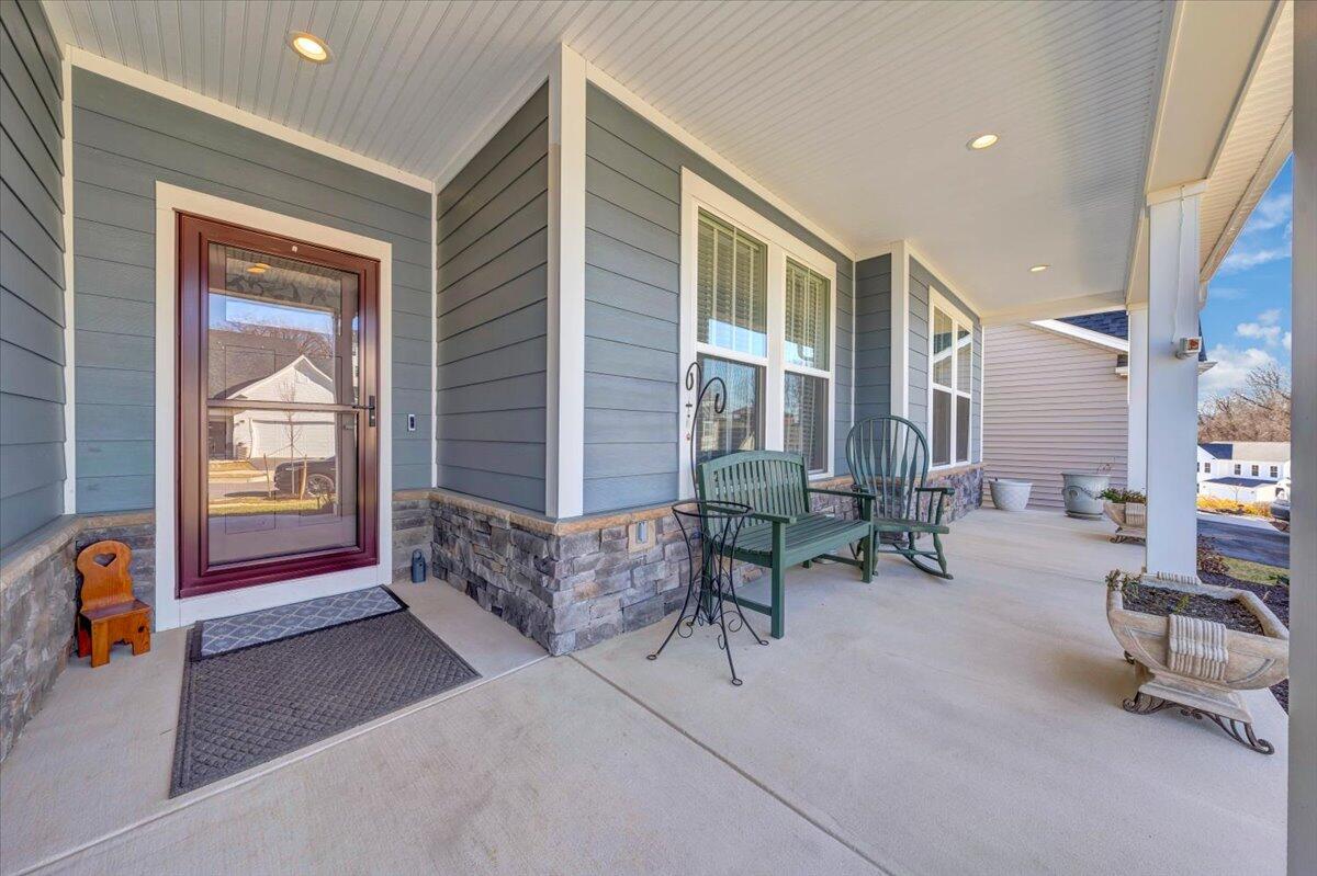 2149 Kings Walk DR NE