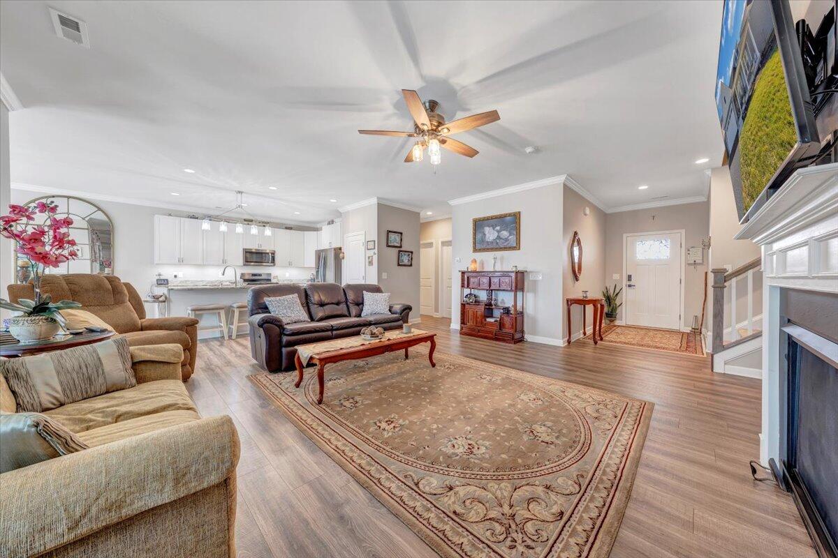 2149 Kings Walk DR NE