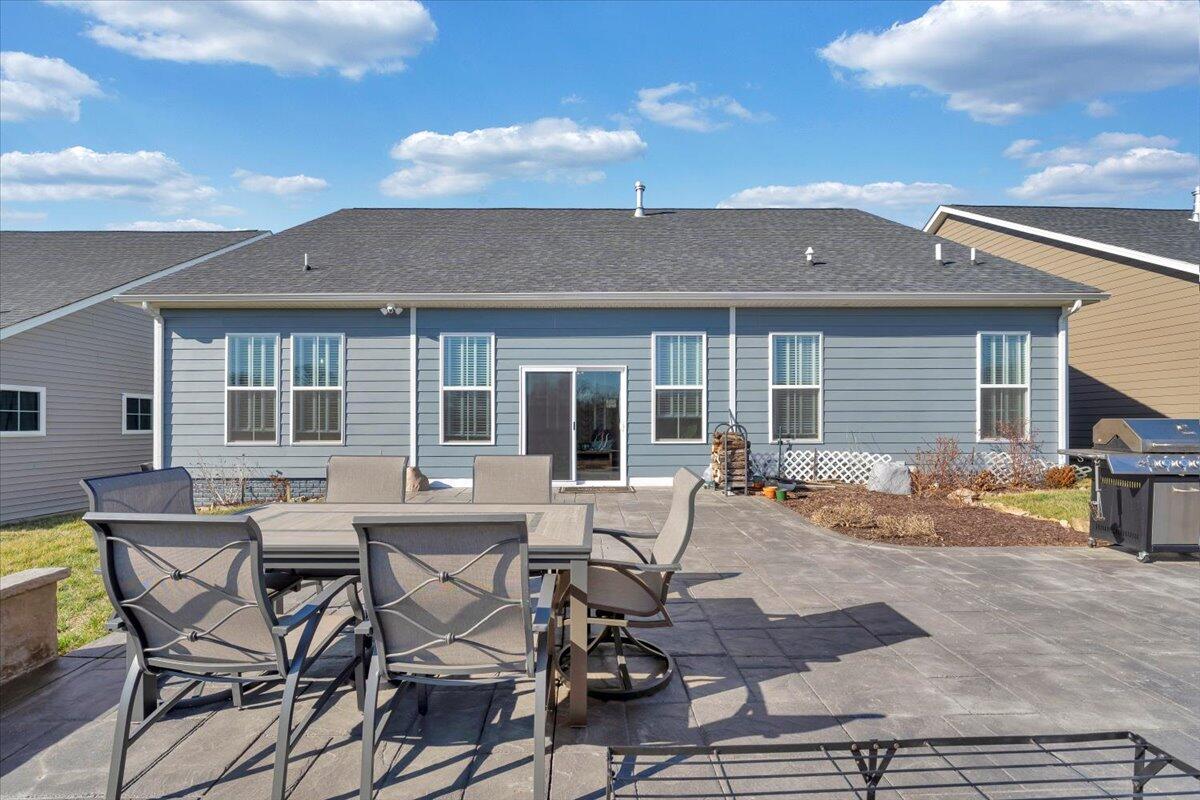 2149 Kings Walk DR NE