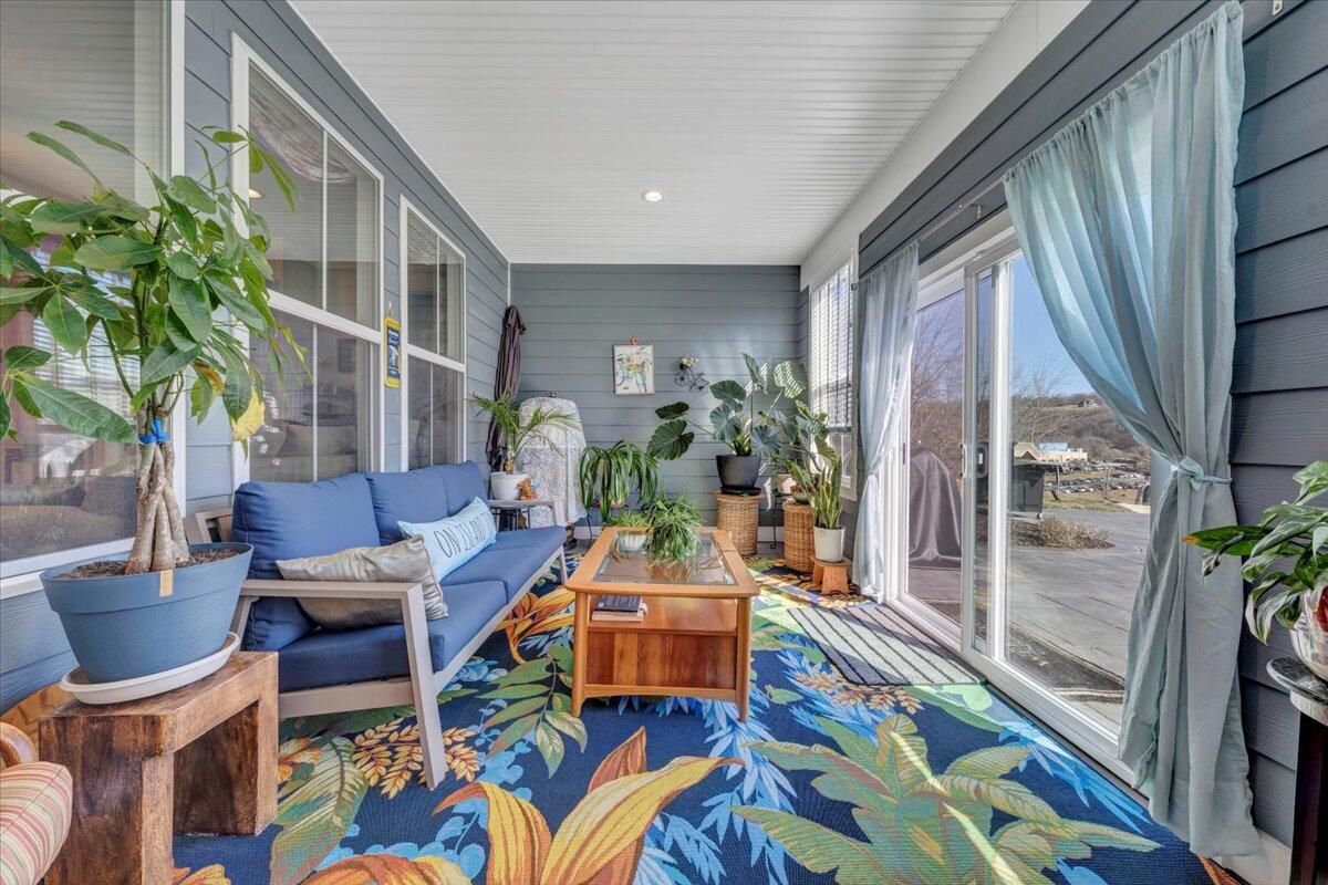 2149 Kings Walk DR NE