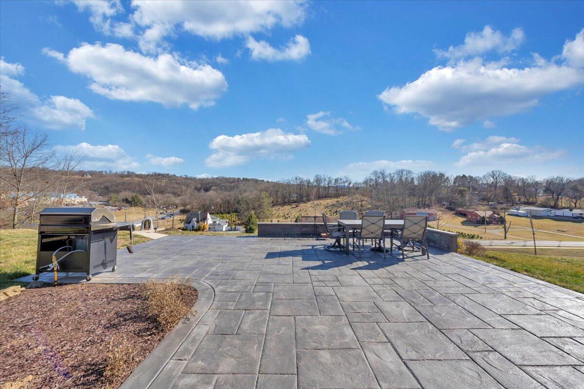 2149 Kings Walk DR NE