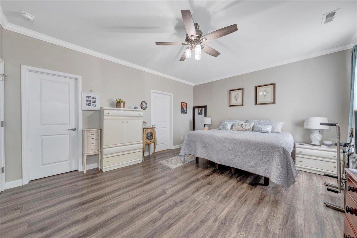 2149 Kings Walk DR NE