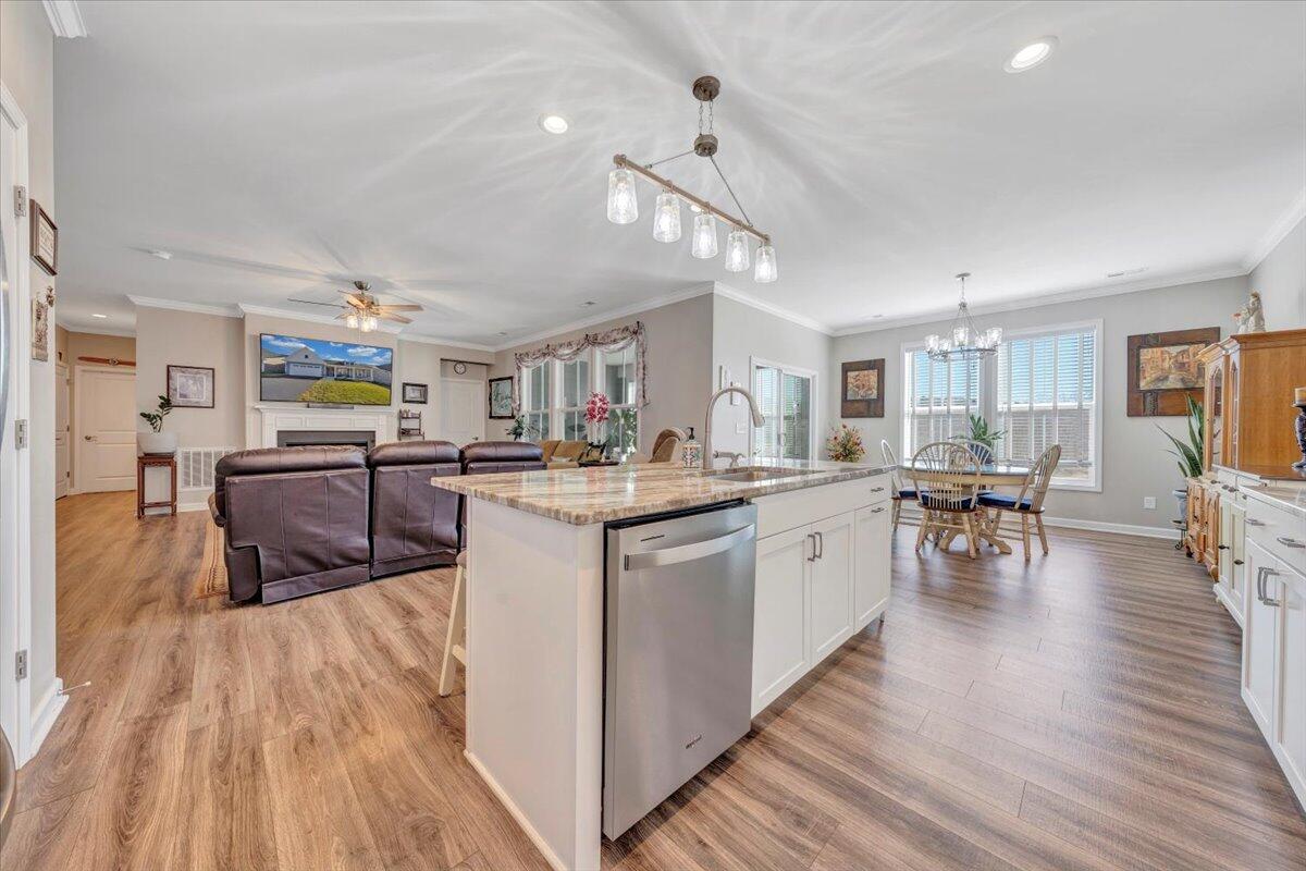 2149 Kings Walk DR NE