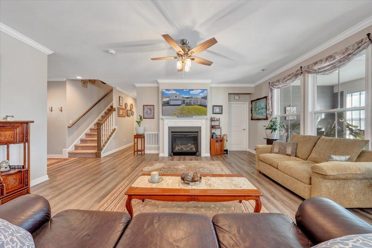 2149 Kings Walk DR NE