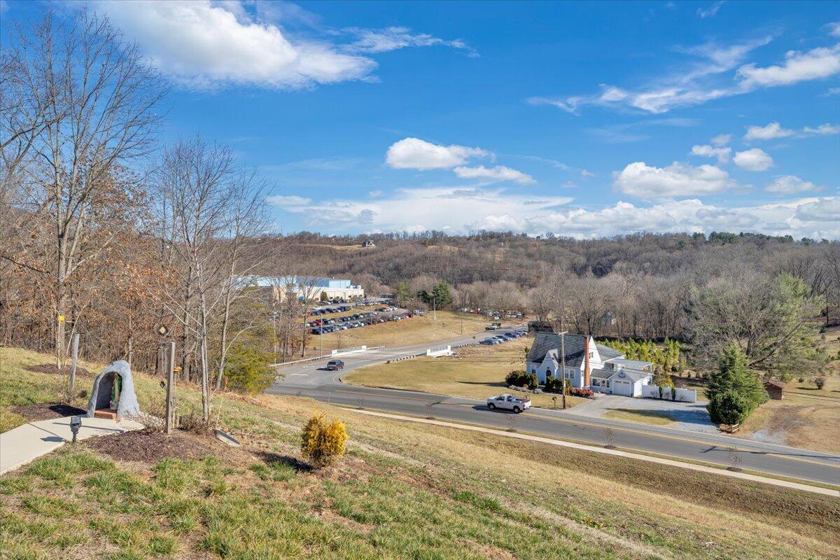 2149 Kings Walk DR NE