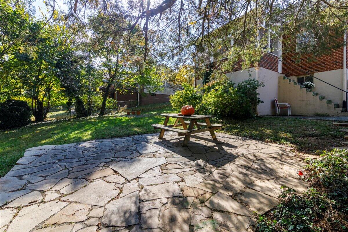 566 Parkdale DR