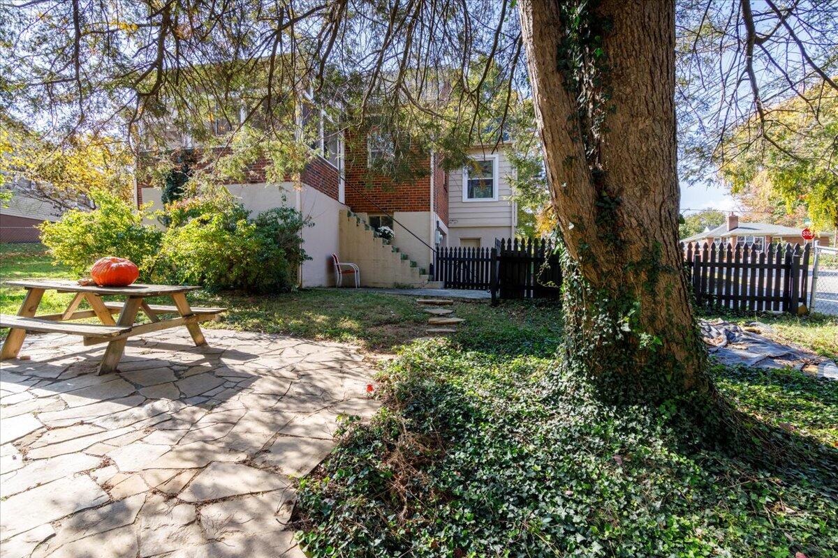 566 Parkdale DR