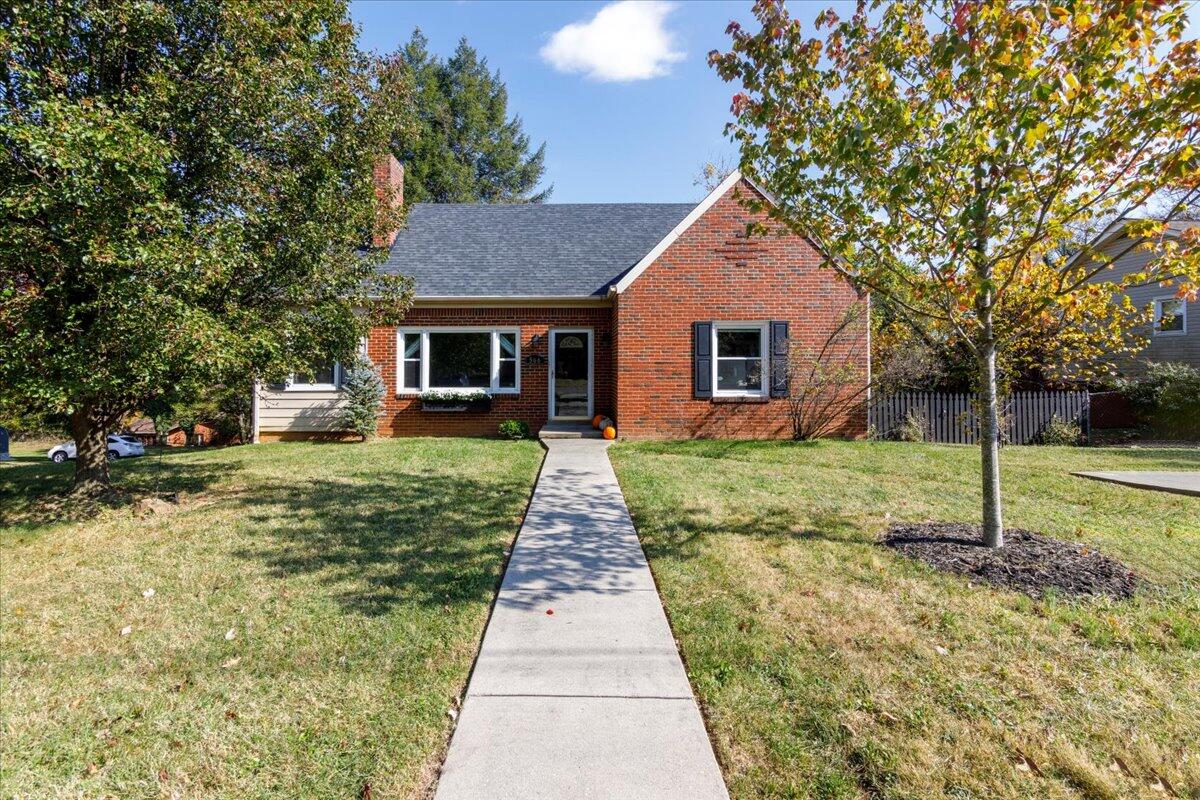 566 Parkdale DR