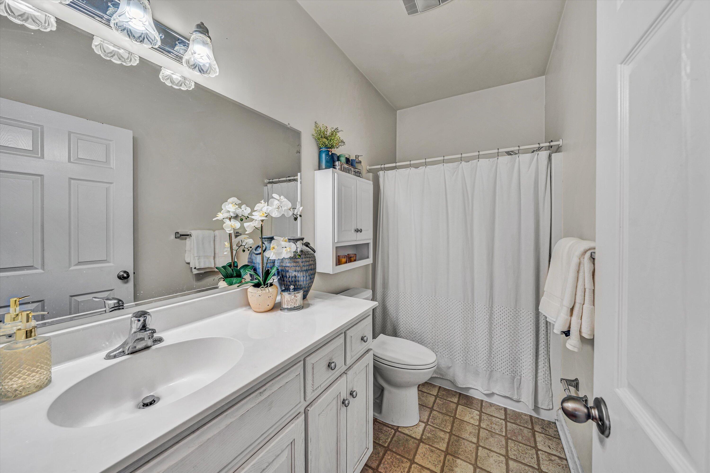 5526 S South Village DR