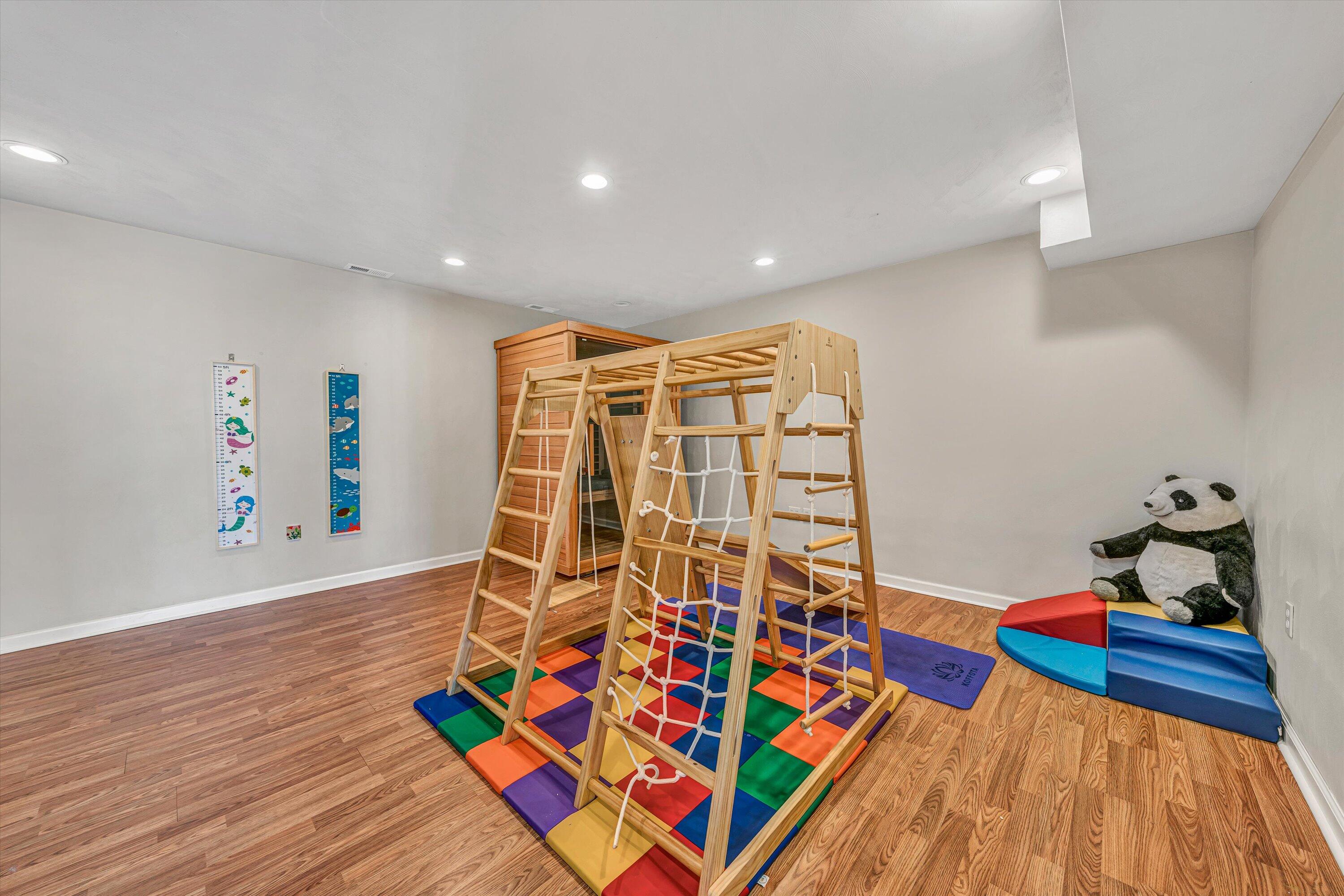 5526 S South Village DR