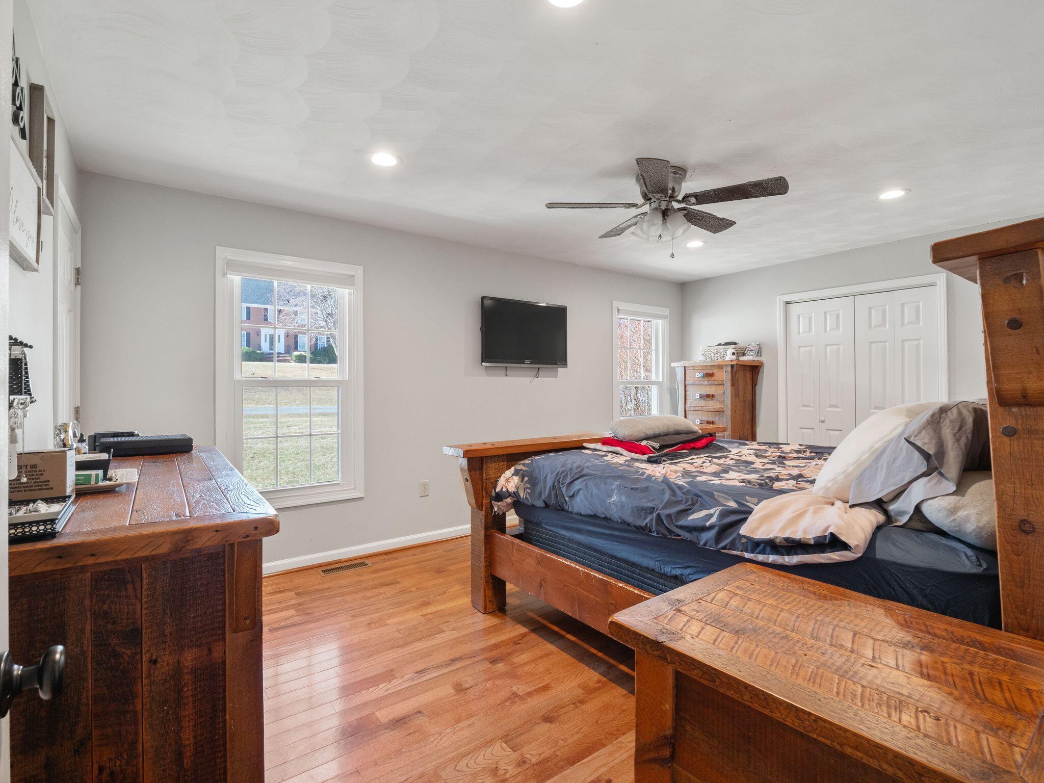 323 Winesap RD