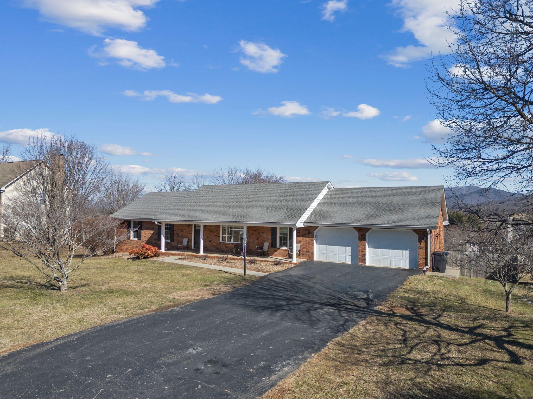 323 Winesap RD