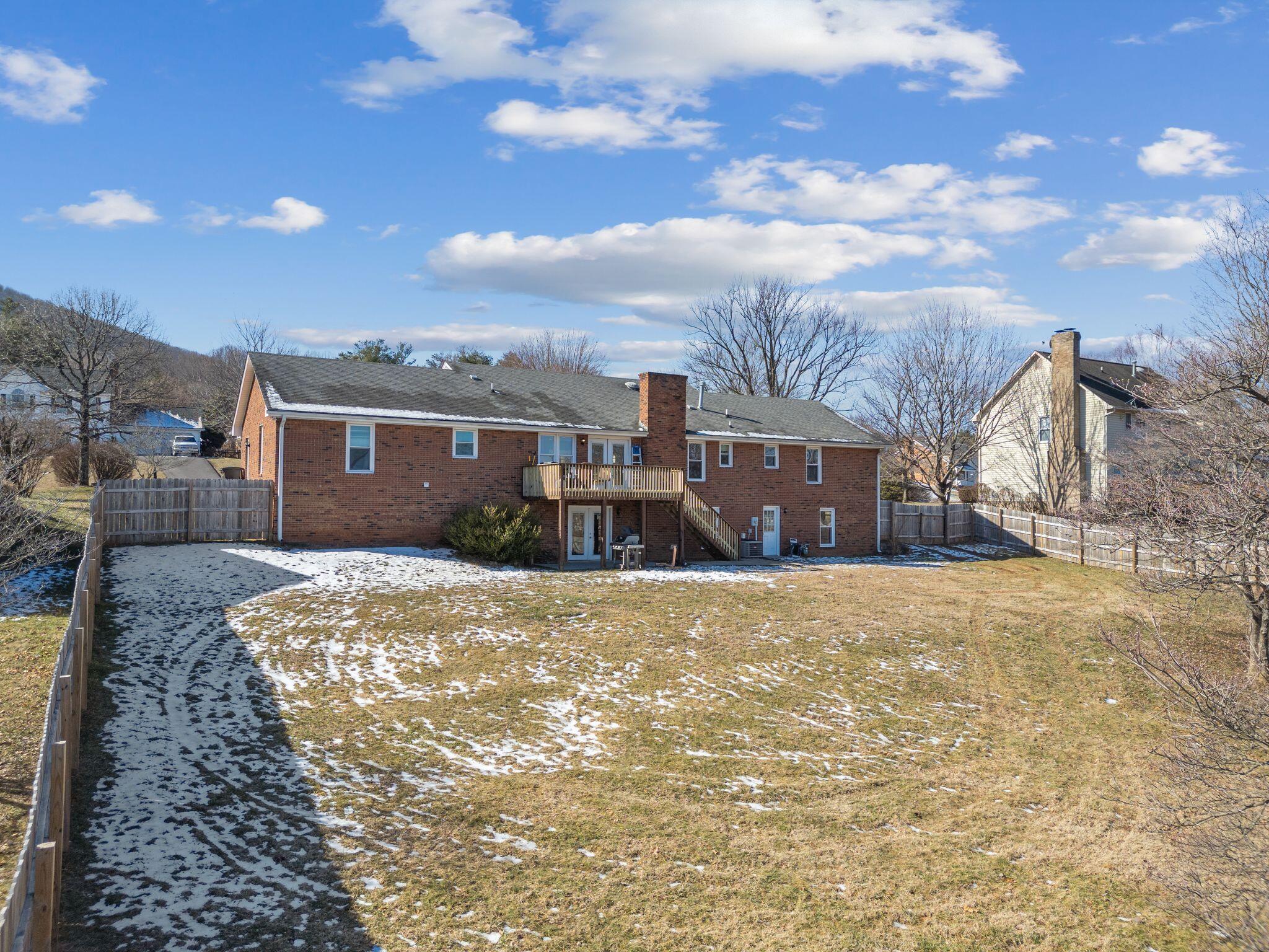 323 Winesap RD