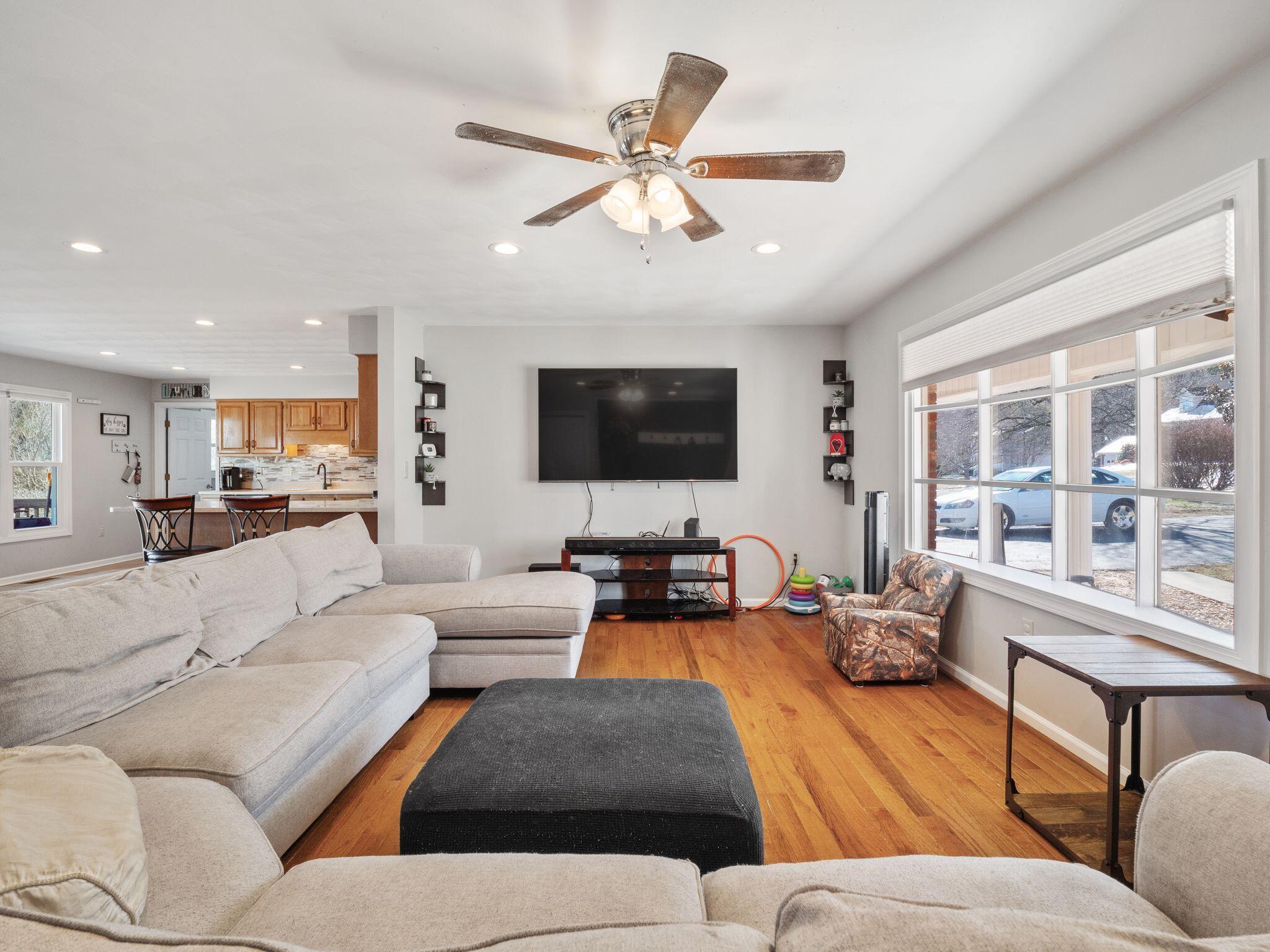 323 Winesap RD