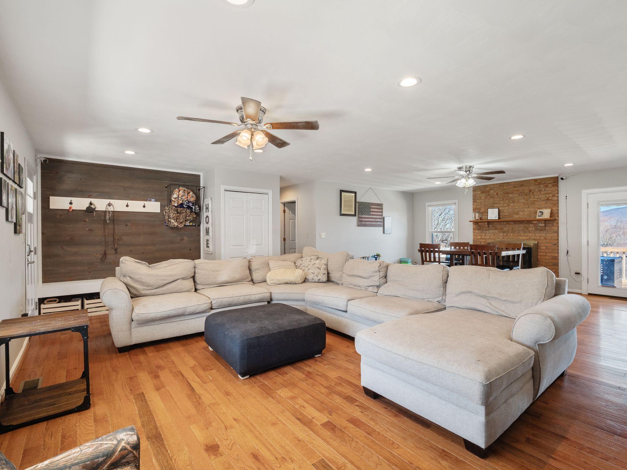 323 Winesap RD