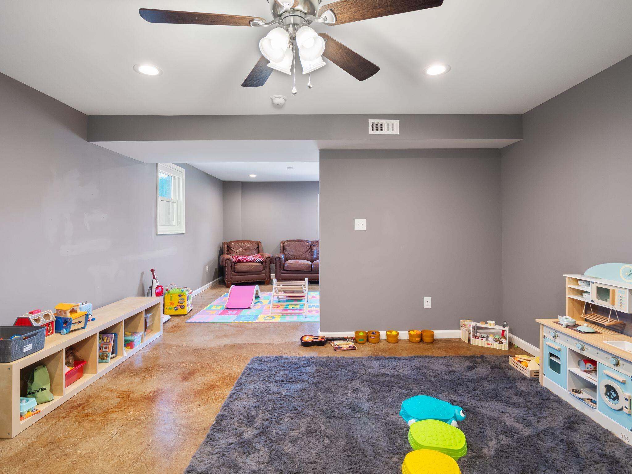 323 Winesap RD