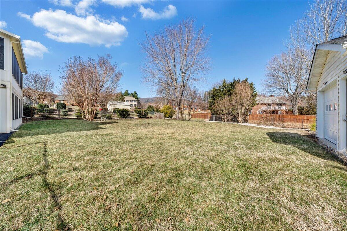4935 Huntridge RD