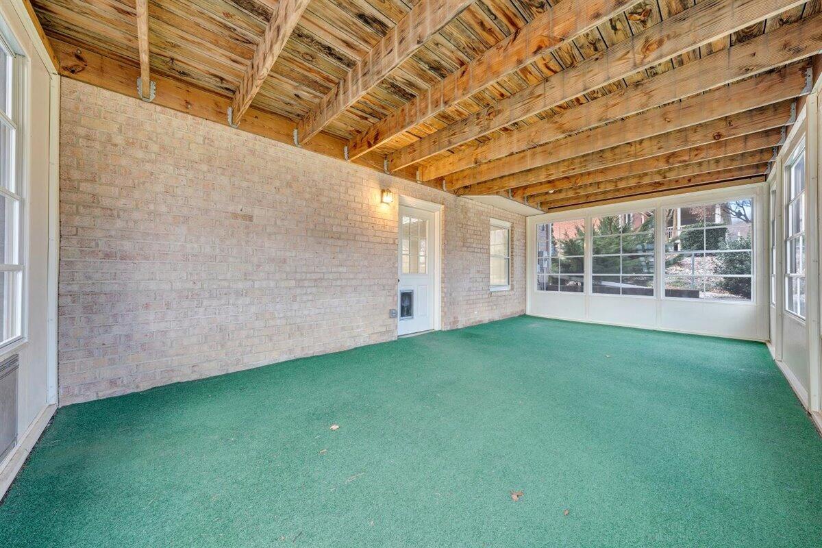 4935 Huntridge RD