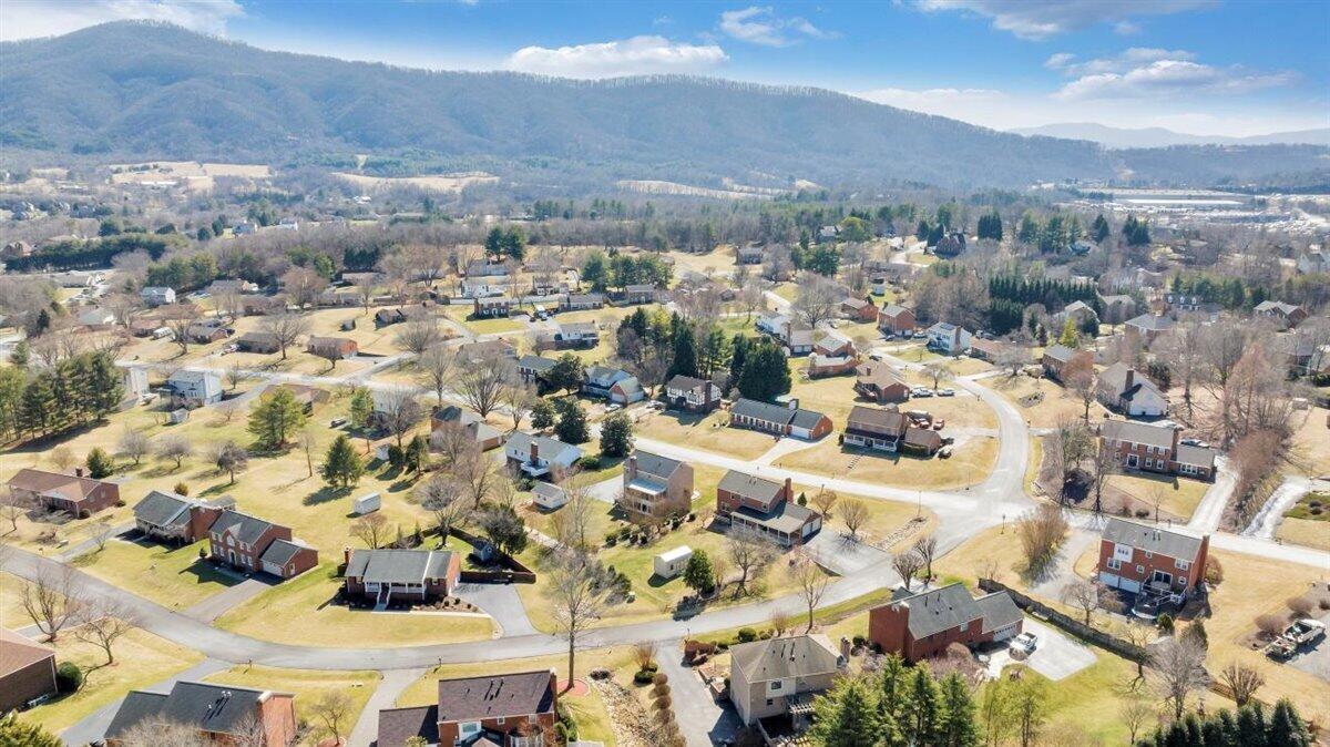 4935 Huntridge RD