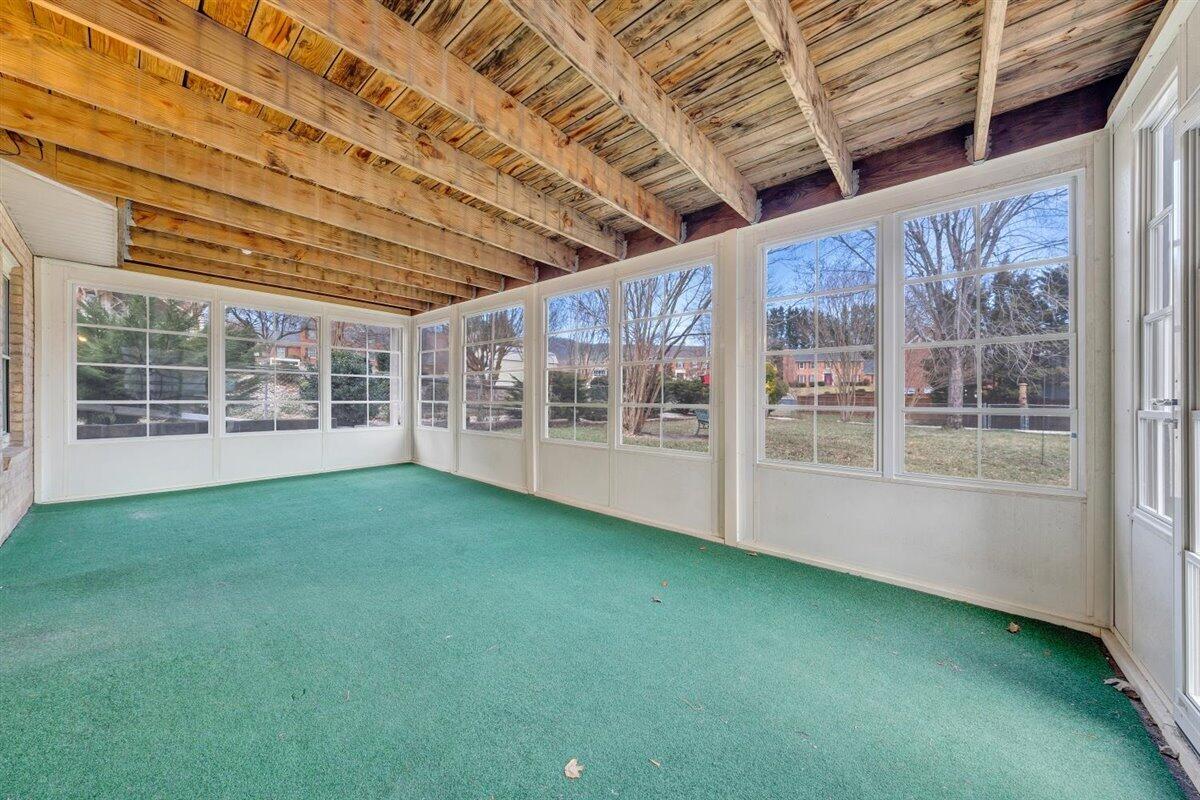 4935 Huntridge RD