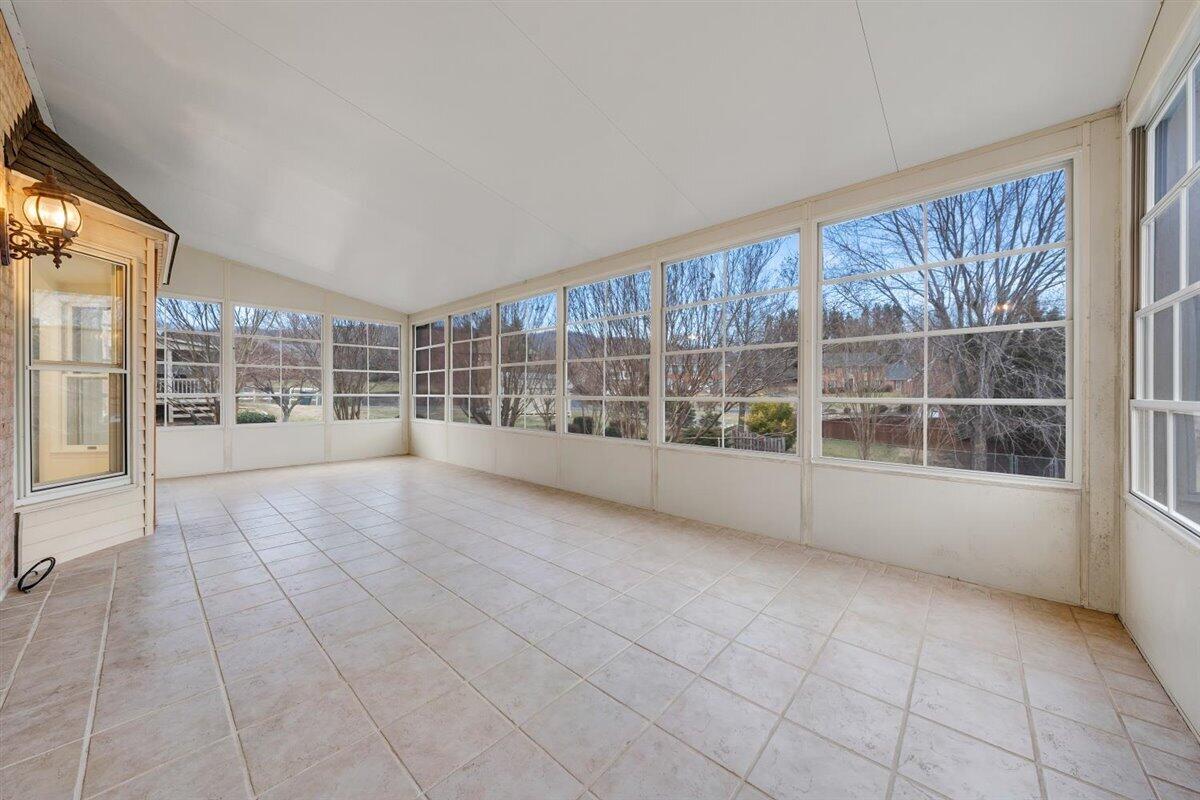 4935 Huntridge RD