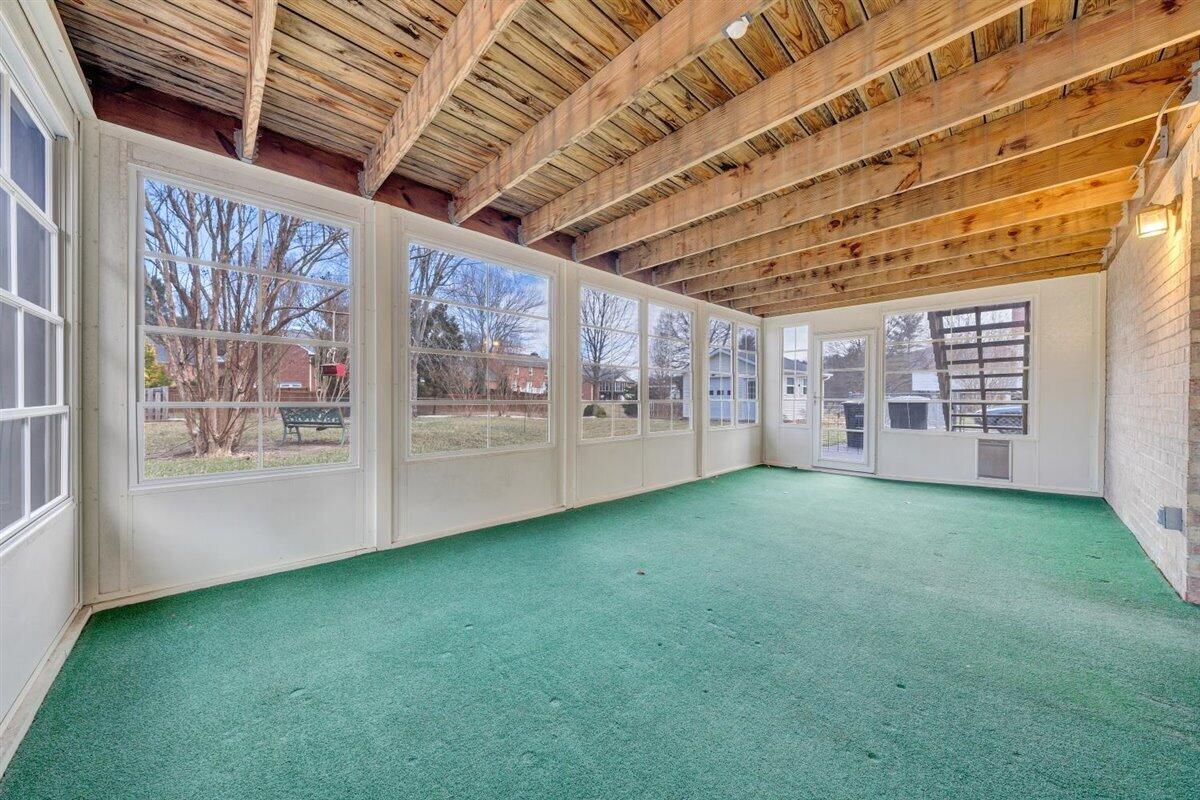 4935 Huntridge RD