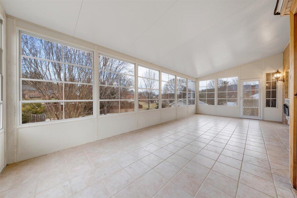 4935 Huntridge RD