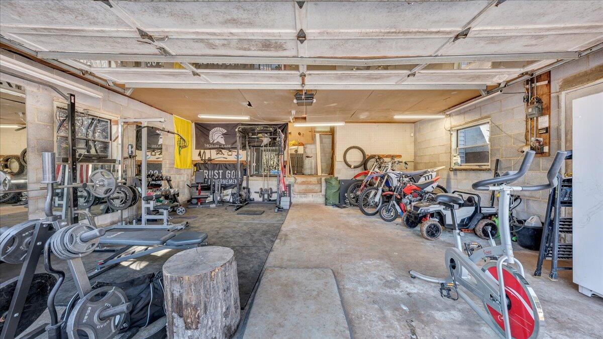53 Angell LN
